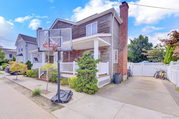 63 Cedarhurst AVE, Point Lookout, NY 11569