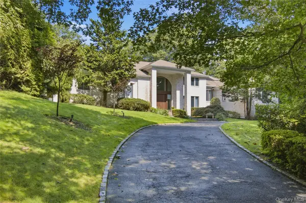 3 White Birch RD, Oyster Bay Cove, NY 11791