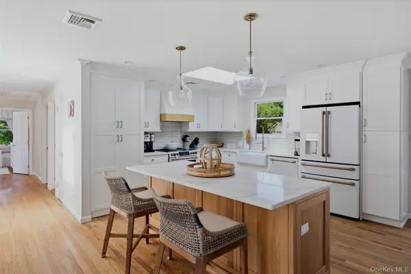 772 Pulaski RD, Greenlawn, NY 11740