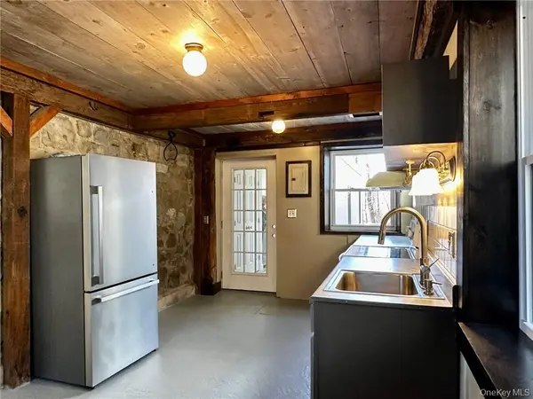 563 Old Indian RD, Milton, NY 12547