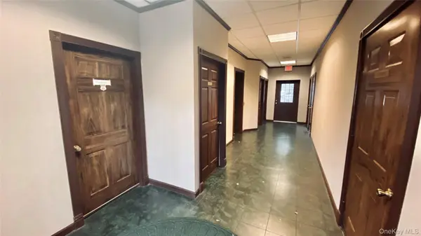 77 Broadway #1, Amityville, NY 11701