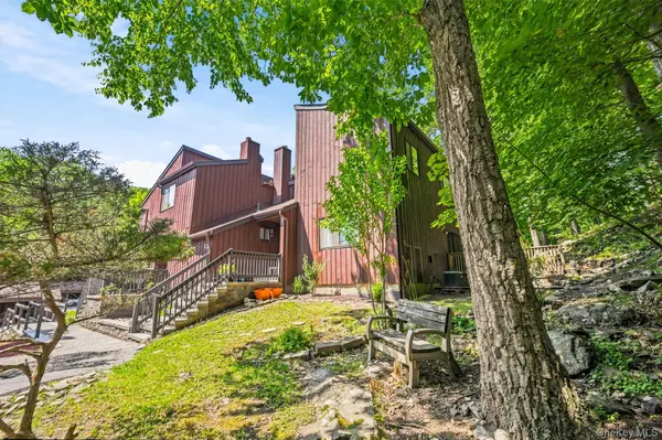 13 Redwood DR, Highland Mills, NY 10930