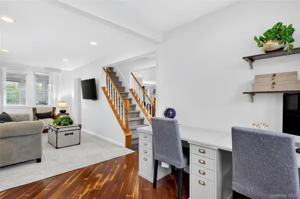 12 Pulaski PL, Port Washington, NY 11050