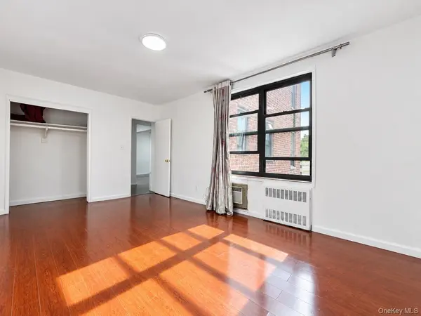132-35 Sanford AVE #5R, Flushing, NY 11355