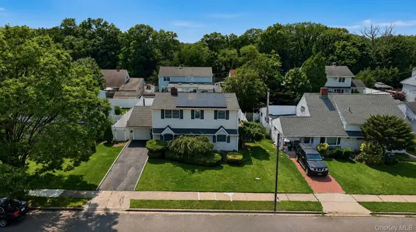 12 Cable Lane, Hicksville, NY 11801