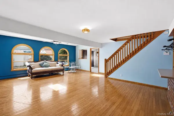 12 Cable Lane, Hicksville, NY 11801
