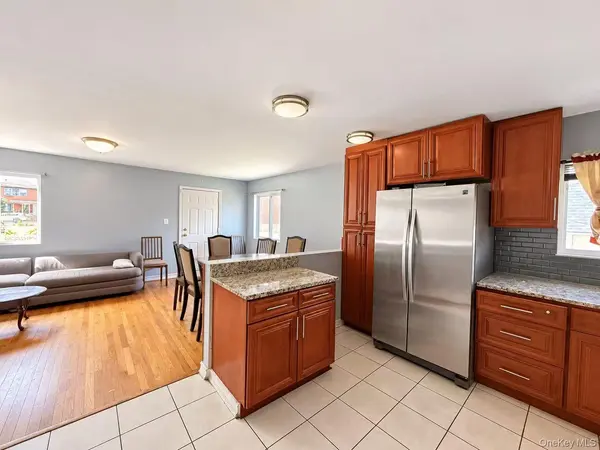 998 Crescent ST, Brooklyn, NY 11208