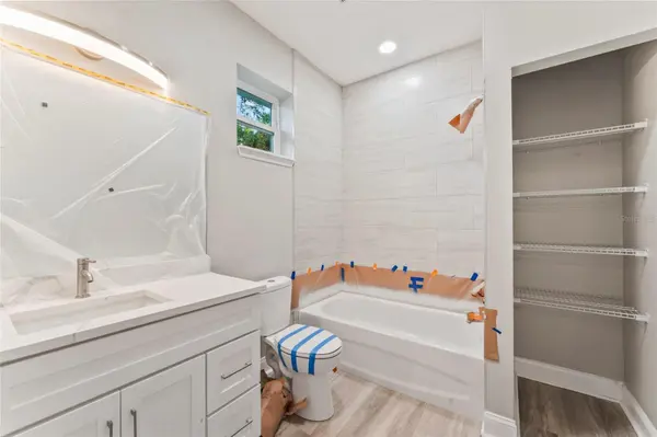 809 W LINEBAUGH AVE #2B, Tampa, FL 33612