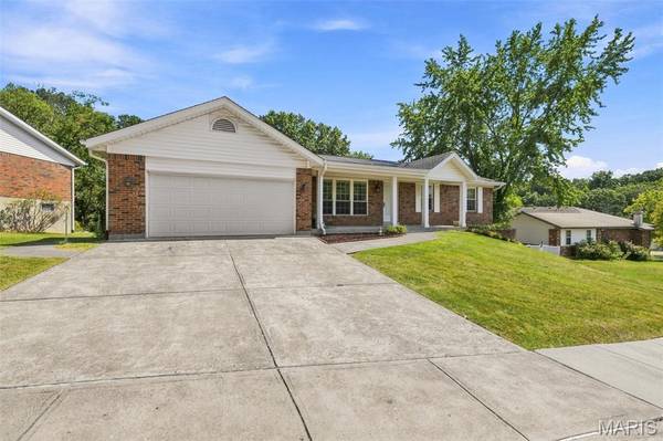 4472 Pinyon Jay CT, St Louis, MO 63128