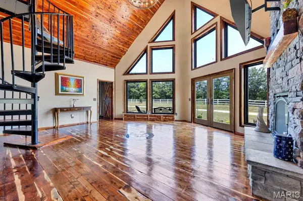 5 Taylor LN, Elsberry, MO 63343