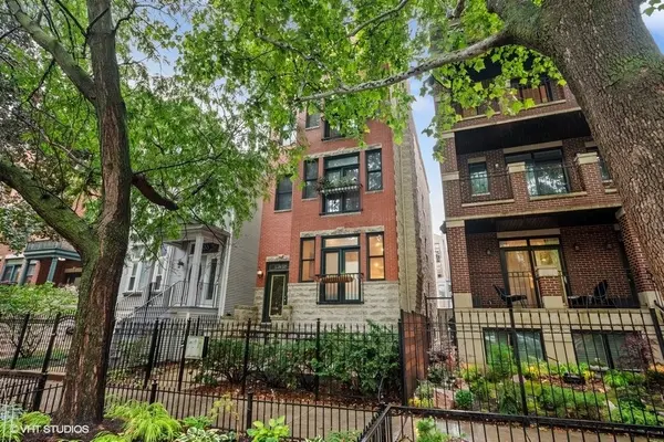 857 W Roscoe ST #2, Chicago, IL 60657