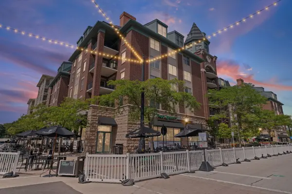 44 N Vail AVE #209, Arlington Heights, IL 60005