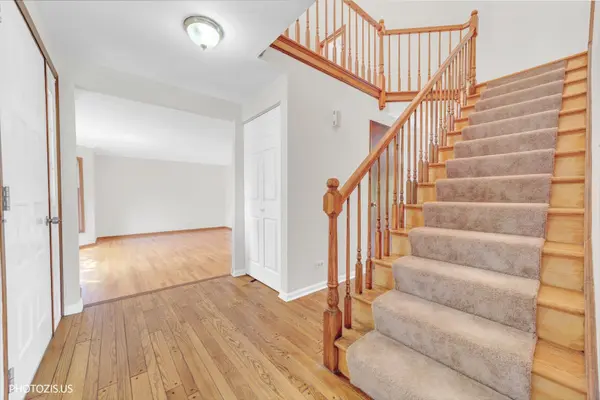970 Ponderosa LN, Hoffman Estates, IL 60010