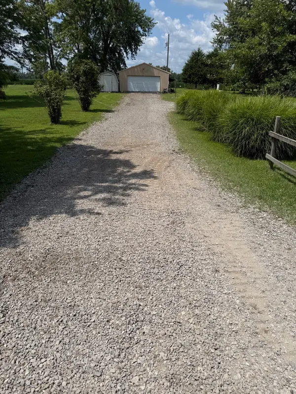 8128 City Lake RD, Duquoin, IL 62832