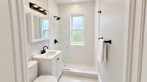 1635 W Morse AVE #309, Chicago, IL 60626