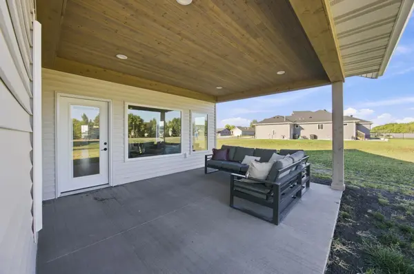 4736 Hampton LOOP S, Moorhead, MN 56560