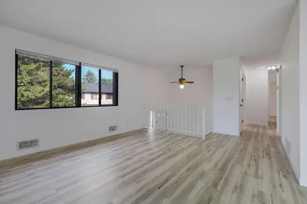 9205 Dartford RD, Woodbury, MN 55125