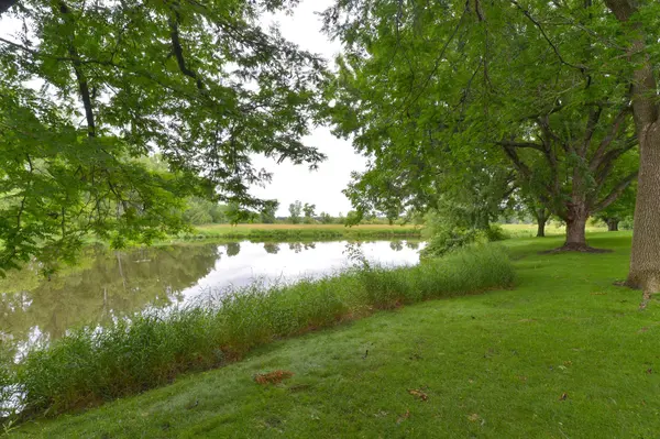 1262 Pond View LN, White Bear Lake, MN 55110