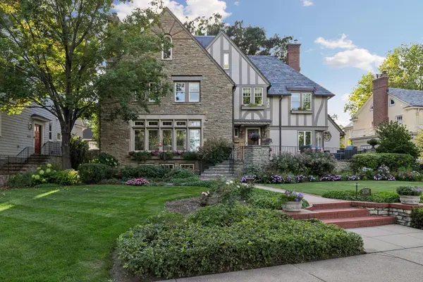 2116 W Lake Of The Isles Pkwy, Minneapolis, MN 55405