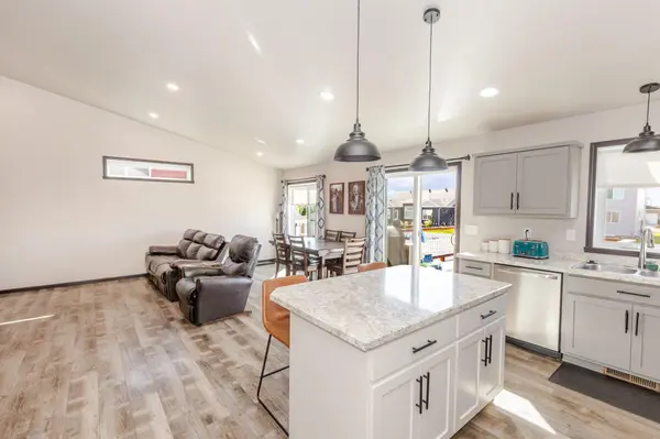 8081 GOLDFINCH DR, Horace, ND 58047