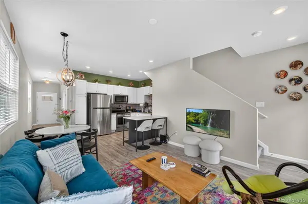 1067 Oak CIR, Denver, CO 80215