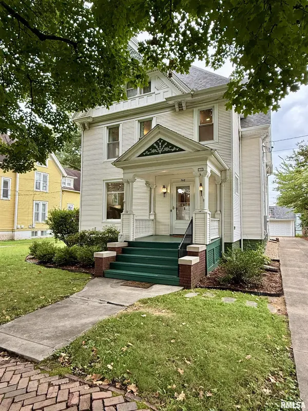 748 Bateman ST, Galesburg, IL 61401