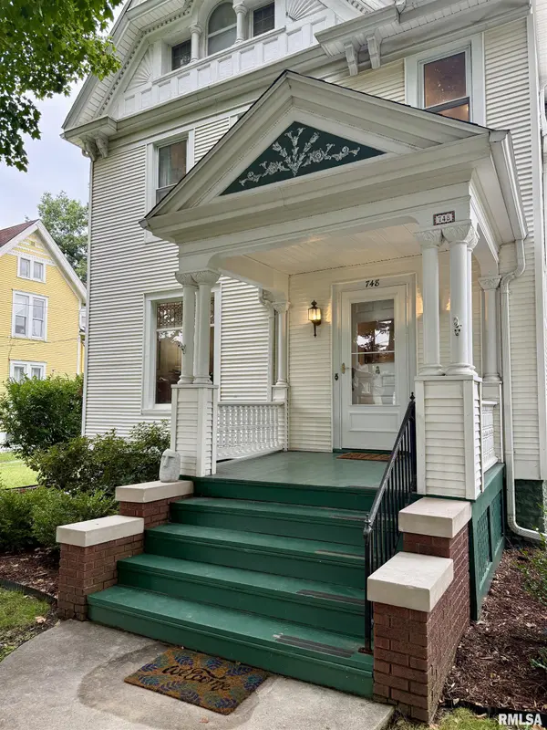 748 Bateman ST, Galesburg, IL 61401