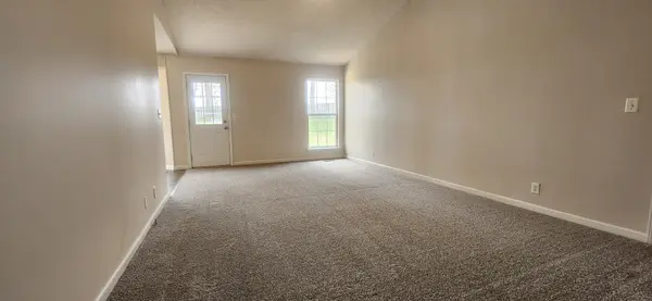 129 Oak Tree Dr, Oak Grove, KY 42262