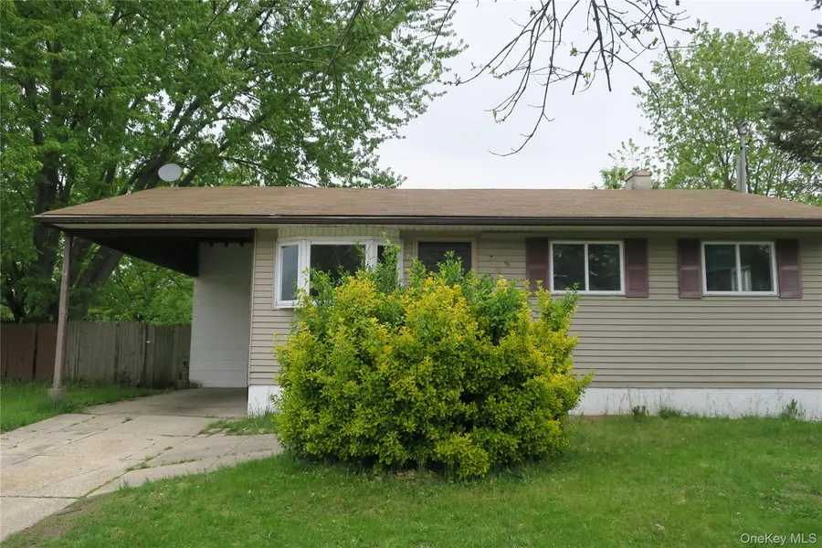1703 Manatuck BLVD, Bay Shore, NY 11706