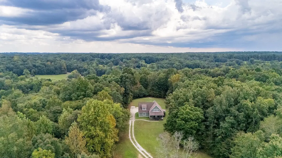 700 Old Johnson Lake Rd, Loretto, TN 38469