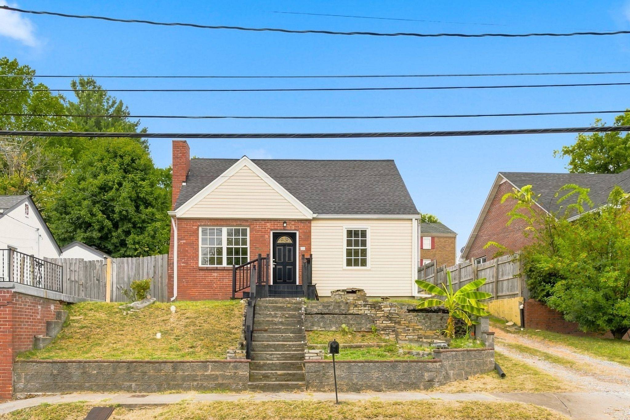 409 7th Ave #W, Springfield, TN 37172