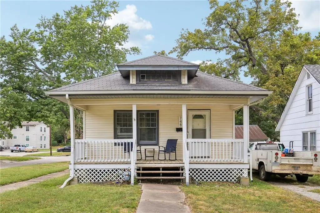 748 S Poplar ST, Ottawa, KS 66067
