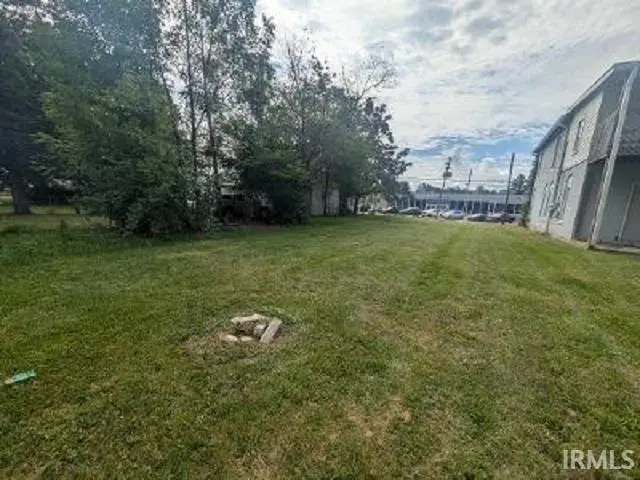 512 W Memorial DR, Muncie, IN 47302