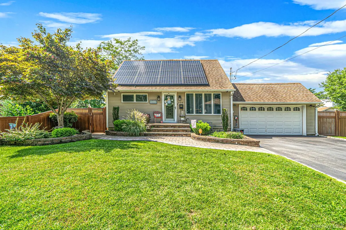 204 W 3rd ST, Deer Park, NY 11729