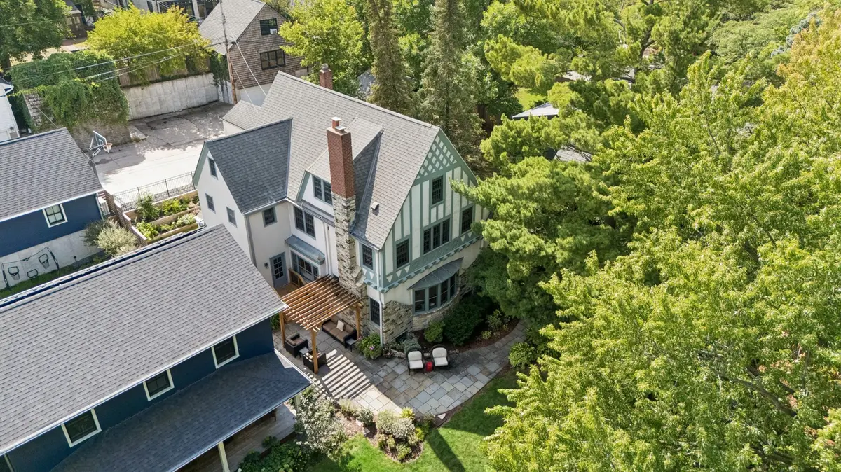 1015 W Minnehaha Pkwy, Minneapolis, MN 55419