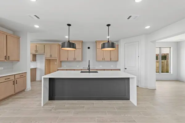 7401 Desert Needle DR, Lago Vista, TX 78645