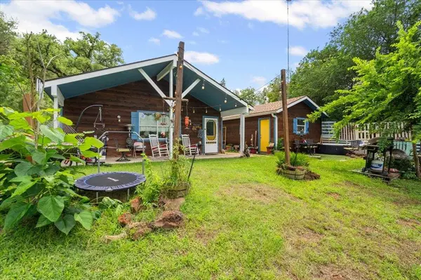 107 Mountain Valley DR, Smithville, TX 78957