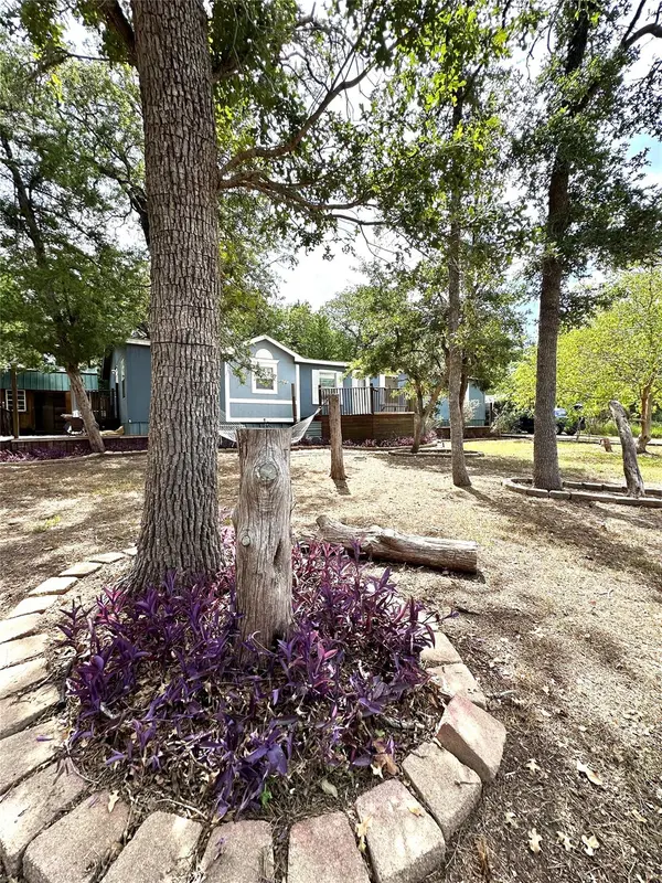 117 Shoshoni DR, Smithville, TX 78957