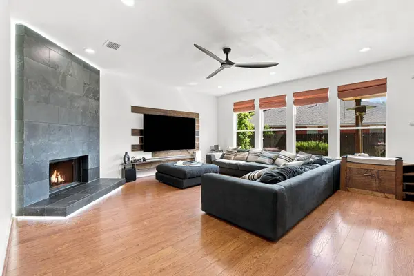100 Wild Cat DR, Bastrop, TX 78602