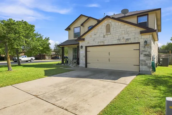 100 Wild Cat DR, Bastrop, TX 78602