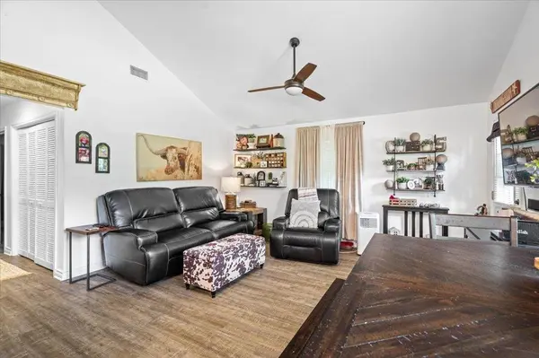 150 Copeland Hill RD, Smithville, TX 78957