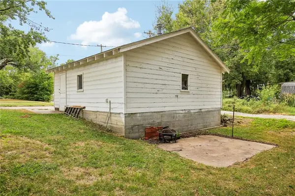 748 S Poplar ST, Ottawa, KS 66067