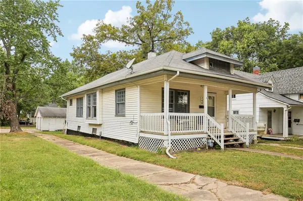 748 S Poplar ST, Ottawa, KS 66067