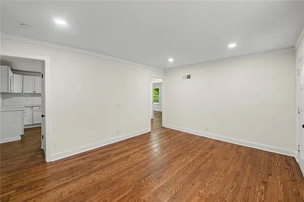 7135 Main ST, Kansas City, MO 64114