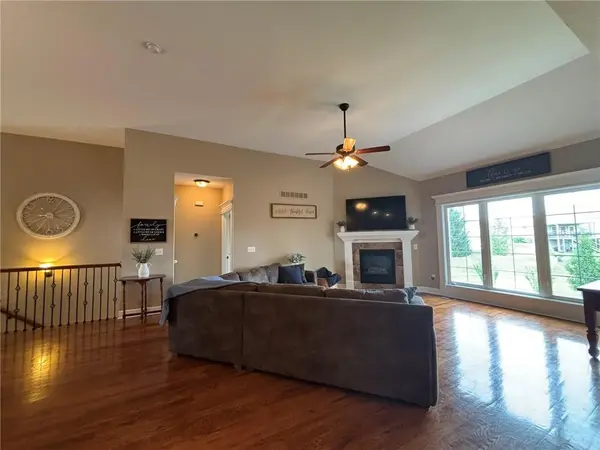 4713 Corinth DR, St Joseph, MO 64506