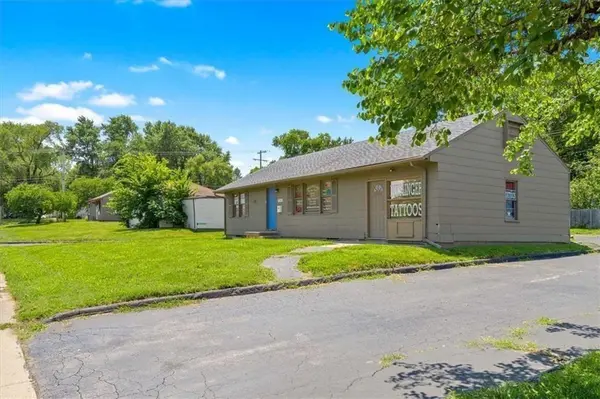 7530 Floyd ST, Overland Park, KS 66204