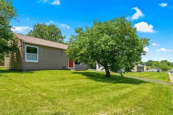 7530 Floyd ST, Overland Park, KS 66204