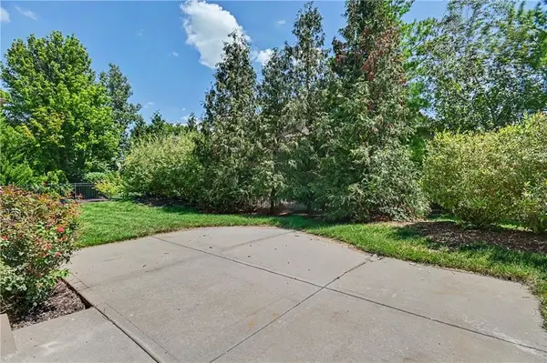 24111 W 121st ST, Olathe, KS 66061