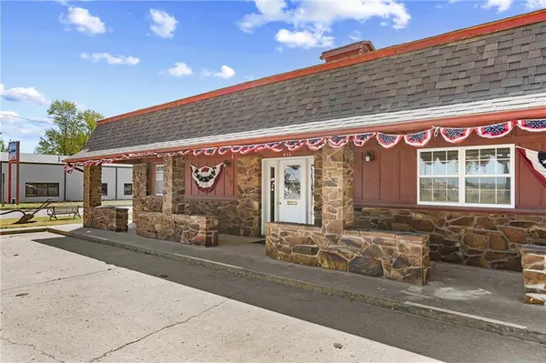 410 E Taylor ST, Caney, KS 67333