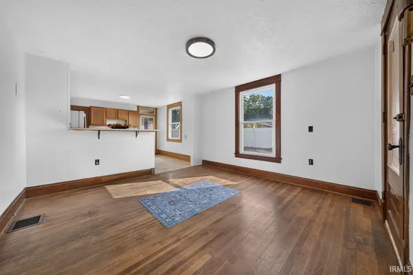 16 Center ST, Logansport, IN 46947